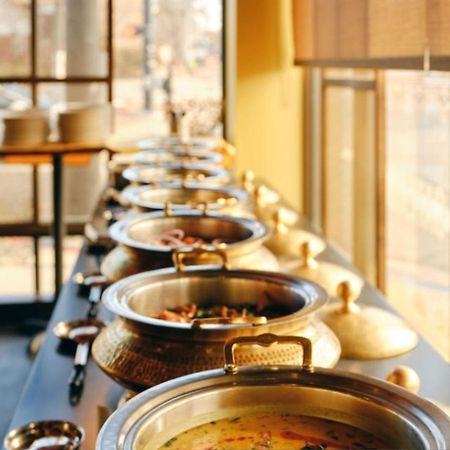 Fabhotel Vat - Meera Bagh Delhi Kültér fotó