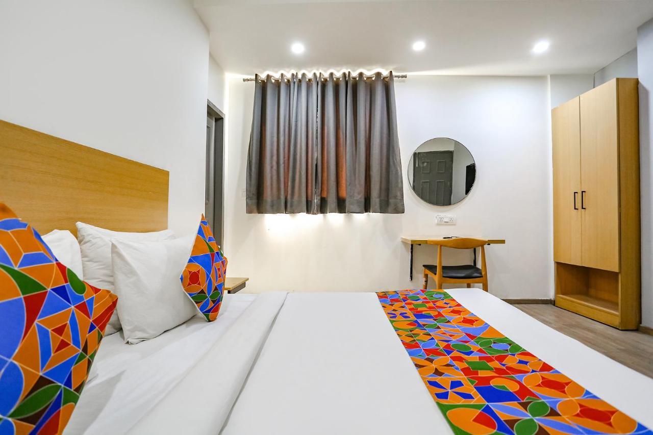 Fabhotel Vat - Meera Bagh Delhi Kültér fotó