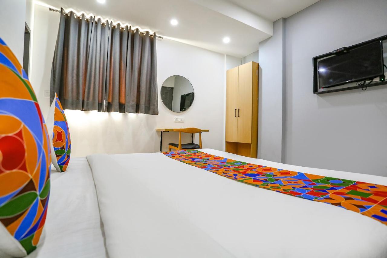 Fabhotel Vat - Meera Bagh Delhi Kültér fotó