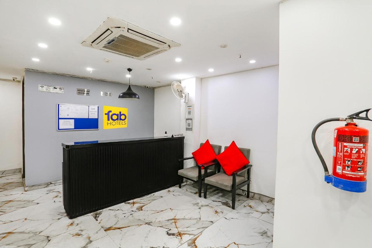 Fabhotel Vat - Meera Bagh Delhi Kültér fotó