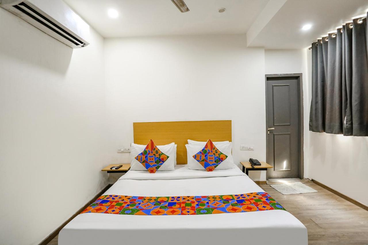 Fabhotel Vat - Meera Bagh Delhi Kültér fotó